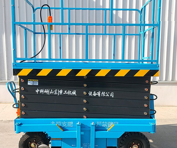 巴里坤自行走升降机